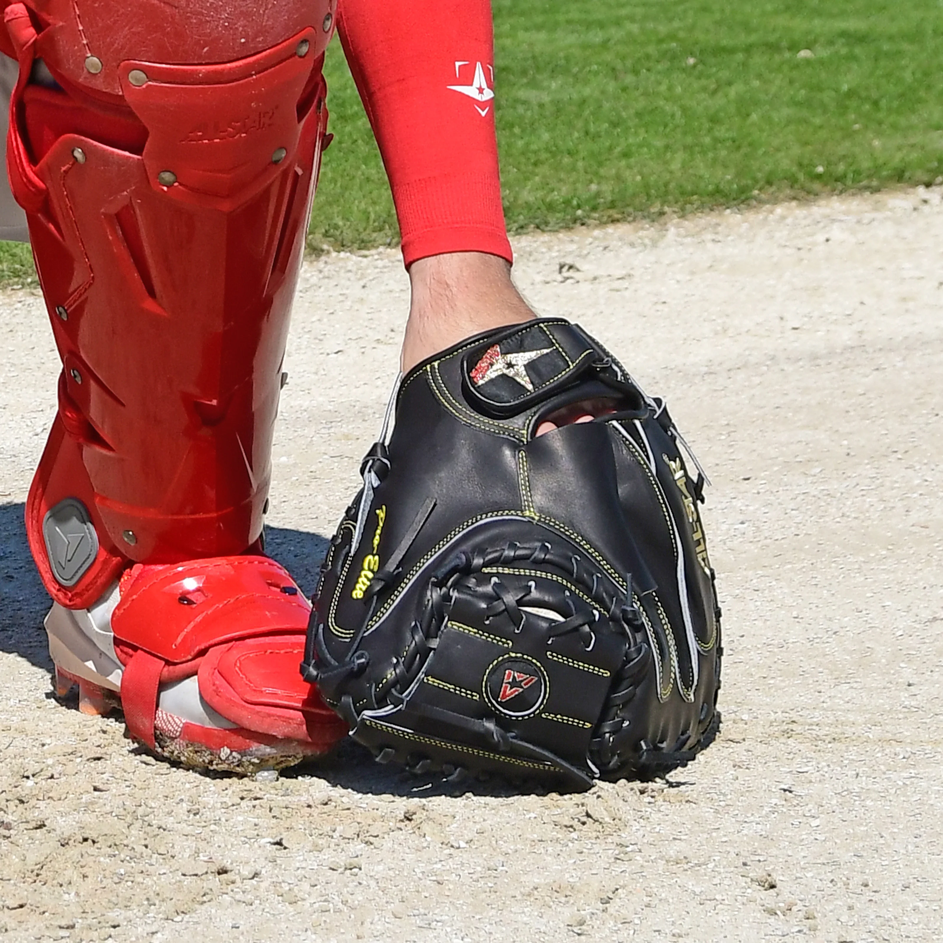 PRO-ELITE® SOLID BLACK - CATCHERS MITT - Image 10